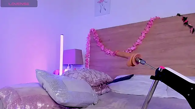 LaraRous webcam