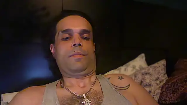 icebergslim281 live cam on StripChat