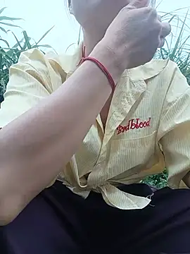 Linda-yiyi live webcam