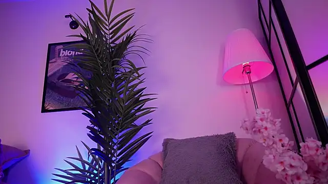 Megga_Bluee live webcam show