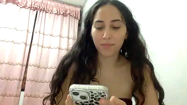 LatinDoll8 live webcam show