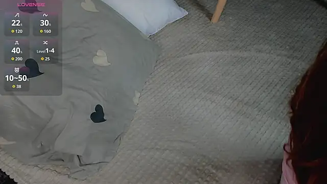 LeyaBloom webcam