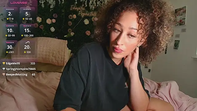 LyraCovee live webcam show