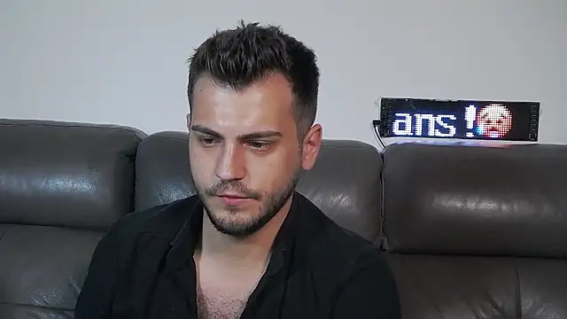CrazyDom1 live cam on StripChat