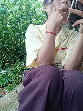 Linda-yiyi live cam