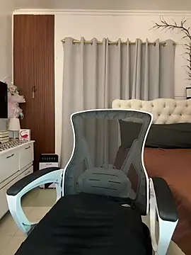 Naked_Prada webcam