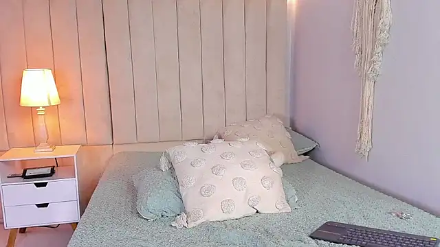 Paulina_Diamond1's room