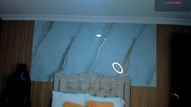 mia_18v webcam