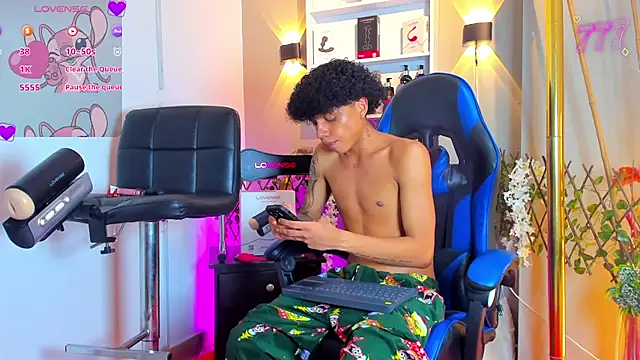 _taylor_black webcam