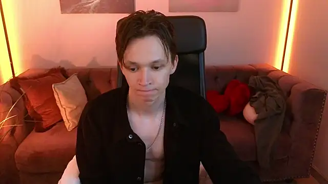 Meverik_Oushen webcam