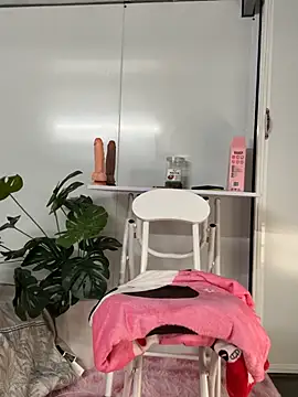 Nana-19 live webcam show