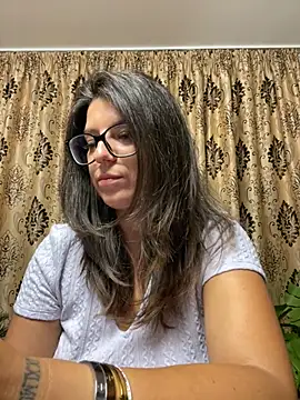 NadiraNoor webcam