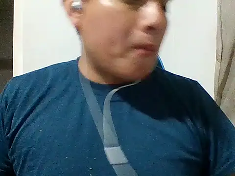 roberto17293 live cam on StripChat