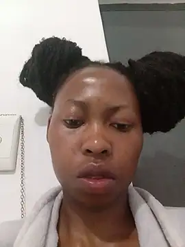 Sweethoneypot25 live cam on StripChat