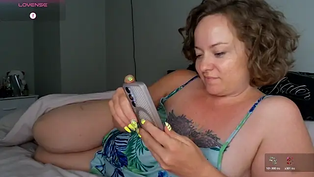 julimonroe webcam