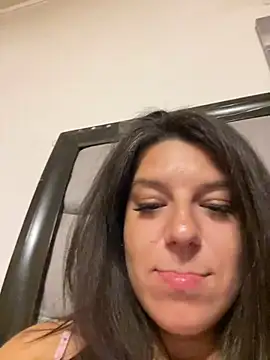 NadiraNoor webcam