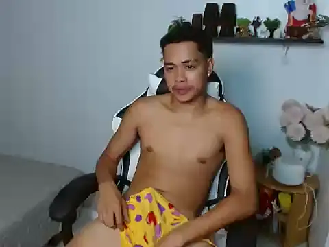 curlyasian_njxx webcam
