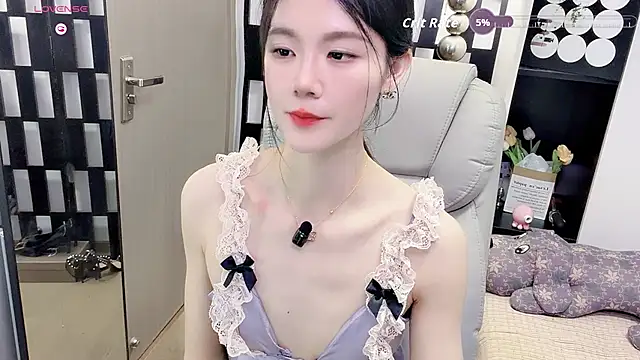 Yueyue-MM live cam on StripChat