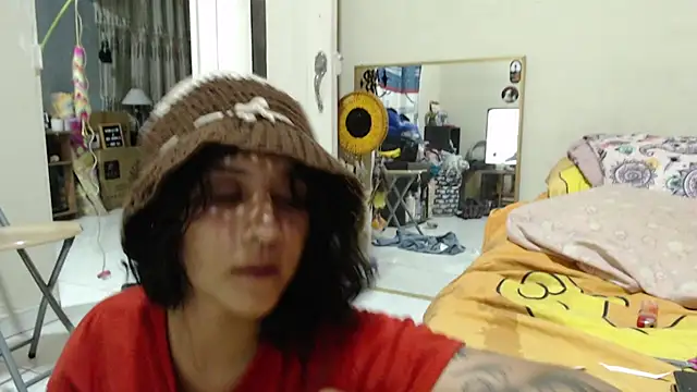 AlinaWoolf_ webcam
