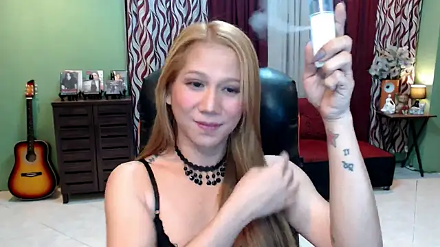 dreamgirlHILARY webcam