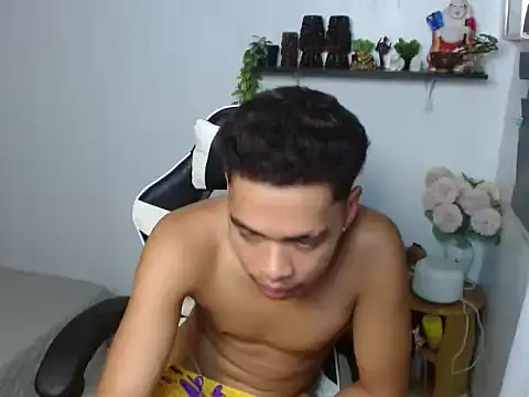 curlyasian_njxx webcam