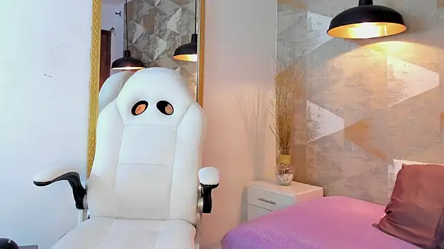 LalilaBrunettee live cam on StripChat