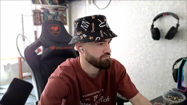 _Serious_Man webcam