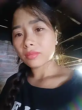 HeresThuy22 live webcam show