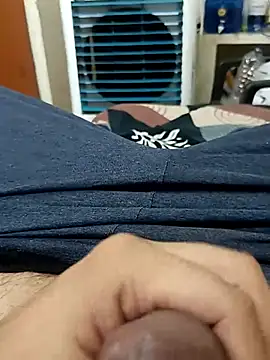 wrong_man25 (M young) - Cum in public