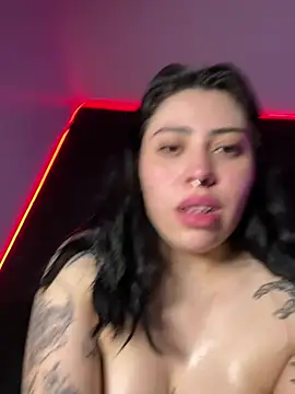 draculona-666 (F young) - Tetas fuera 30 min