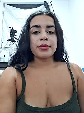 Maite_4 live cam on StripChat