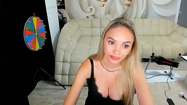 HaleySweet18 live cam on StripChat