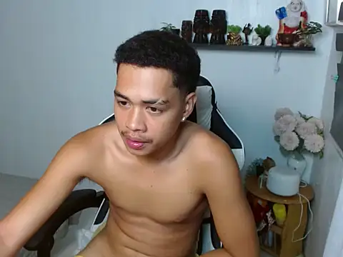curlyasian_njxx live cam on StripChat