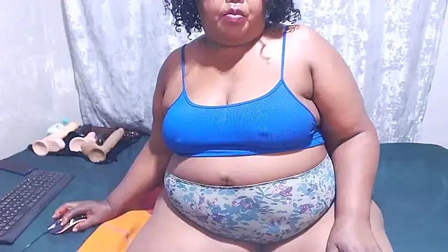 MatureBootyBabe4Uxx webcam