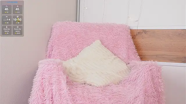 cherlyguss (F teen) - help my pussy getting squirt