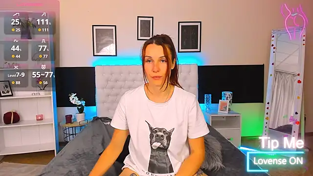 KiraNeeww webcam
