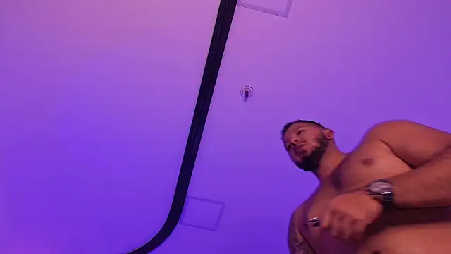 mister_miike live cam on StripChat