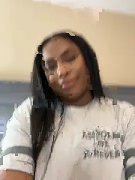 CandyLuxxxx webcam