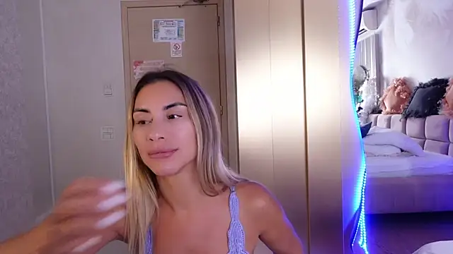 JullyBlair webcam