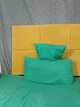 HugeTitisxx webcam