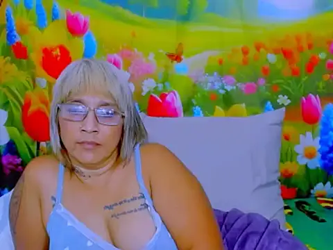 indianroxy webcam