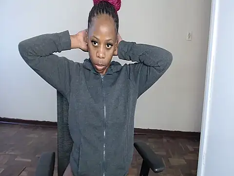 QUEENMANDYY webcam