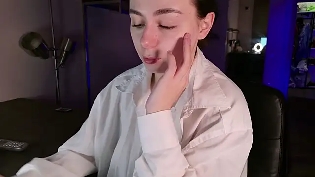 Di_na_Bell webcam