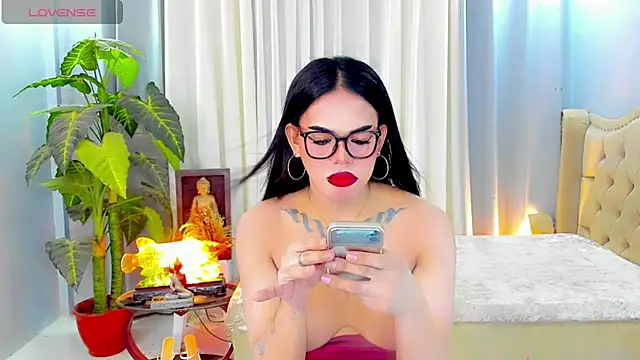 MochaliciousTransOnTop live cam on StripChat