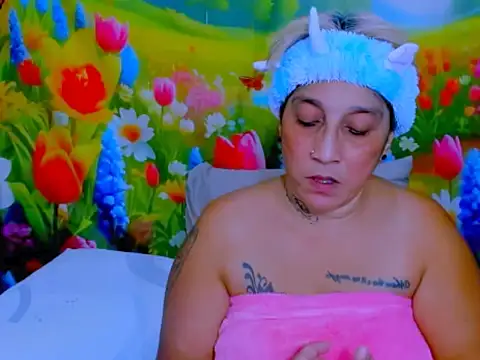indianroxy webcam