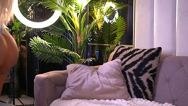 BlancheLuxe live webcam show