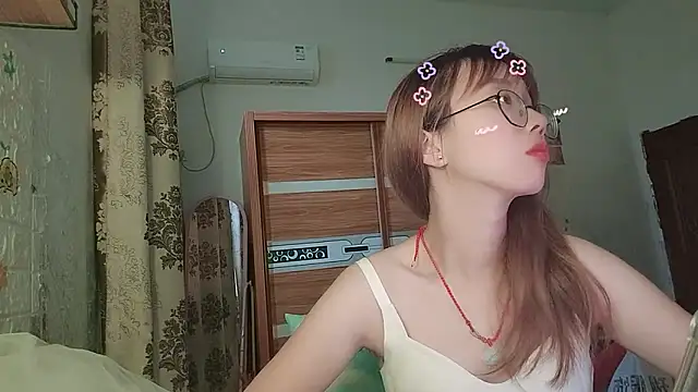 Lili_666 live cam on Stripchat