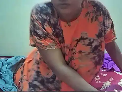 CurvieElle webcam