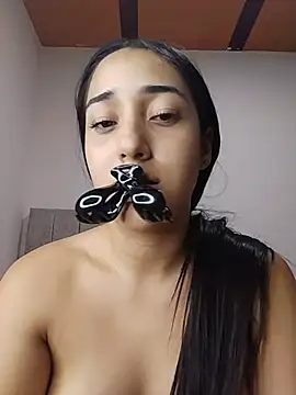 isabellaHill2 live cam on StripChat