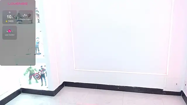 MaxineDoll webcam